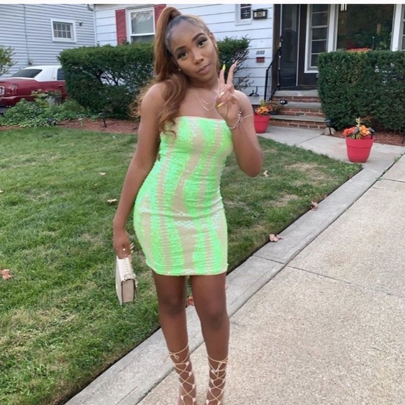 “The star sequence dress” neon green - Picture 6 of 8